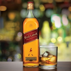 image of Jonnie Walker Red label and a glass of whiskey
