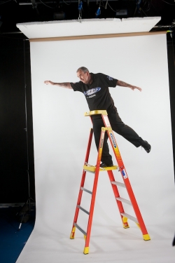 Phil taylor dropping dart from the top of a werner ladder