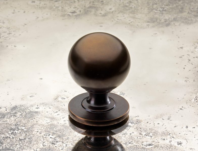 DOUGLAS-KNOB-SHOT-WP