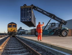 Reacher-and-train