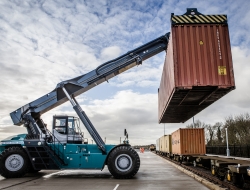 reach-stacker-with-container